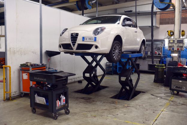 What You Need To Know About Hydraulic Car Lifts