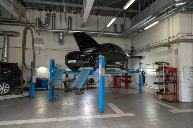 7 Benefits Of Having A Car Lift In Your Home Garage